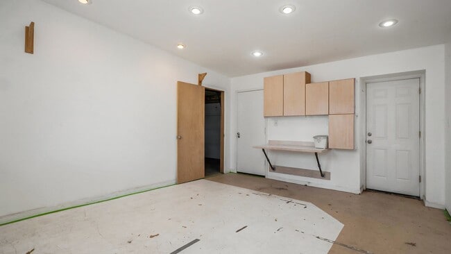Building Photo - Unique 2 Bed, 1 Bath Home in the Lincoln P...