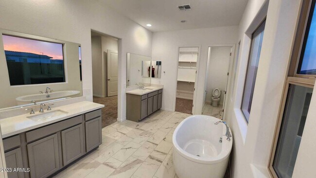 Building Photo - 14130 W El Cortez Pl