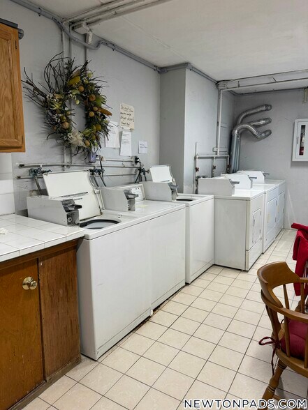 Building Photo - 175 Adams St