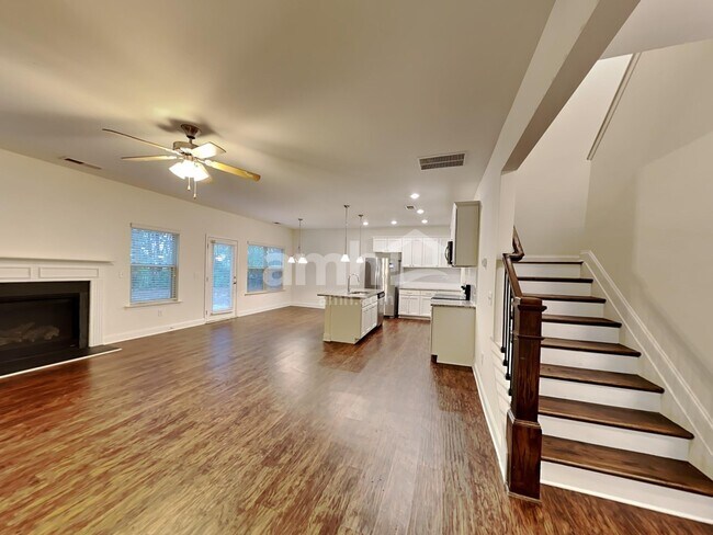 Building Photo - 234 McBee Pl