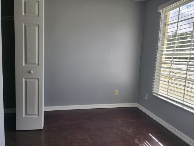 Building Photo - 6909 Blue Skies Dr