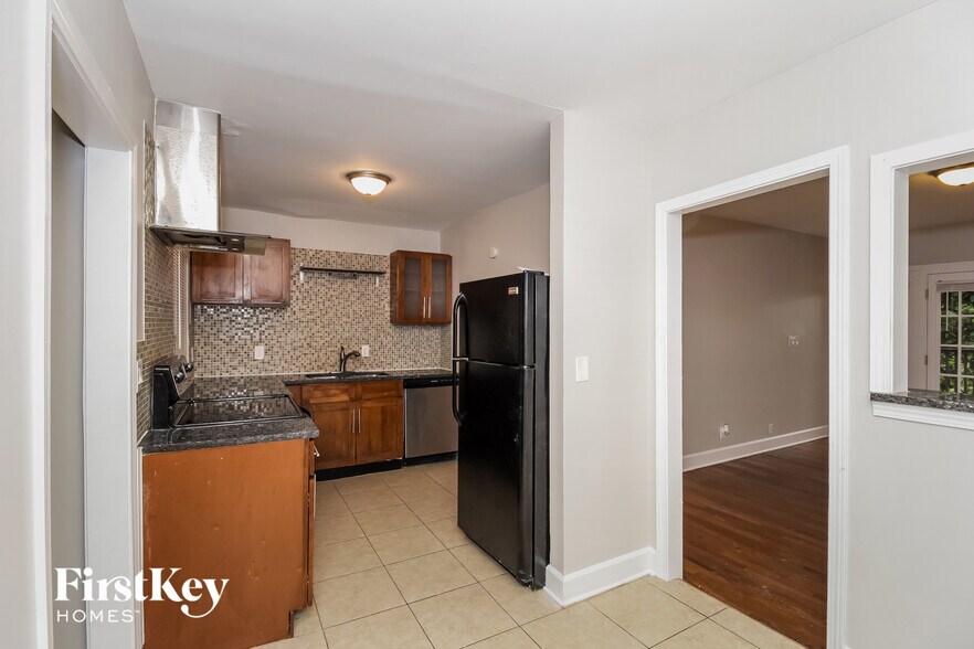 Building Photo - 476 Rigby St NE