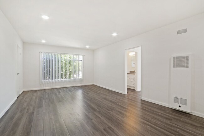 Building Photo - 1234 10th St in Santa Monica - steps to Wilshire Blvd!