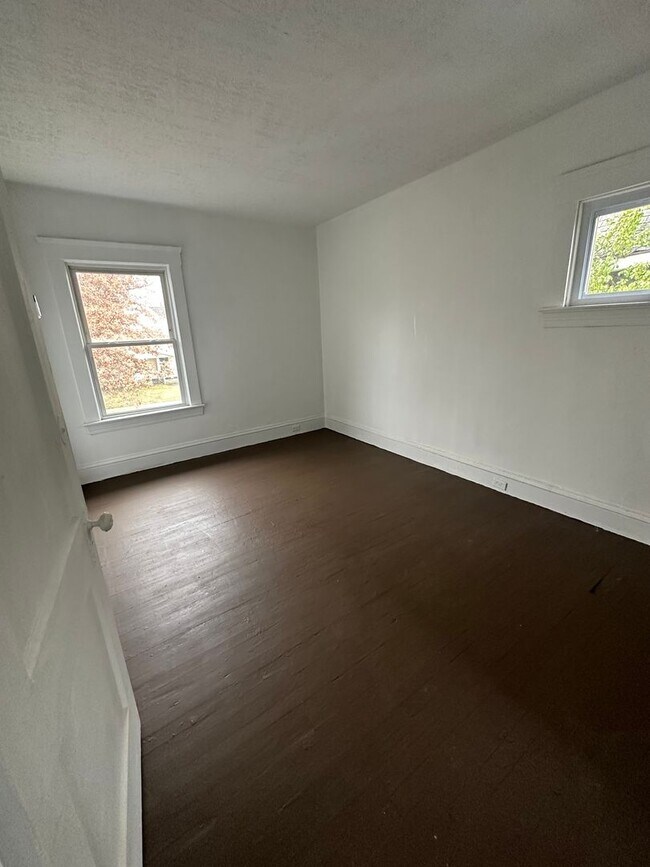 Building Photo - Cleveland East Side 4 Bedroom