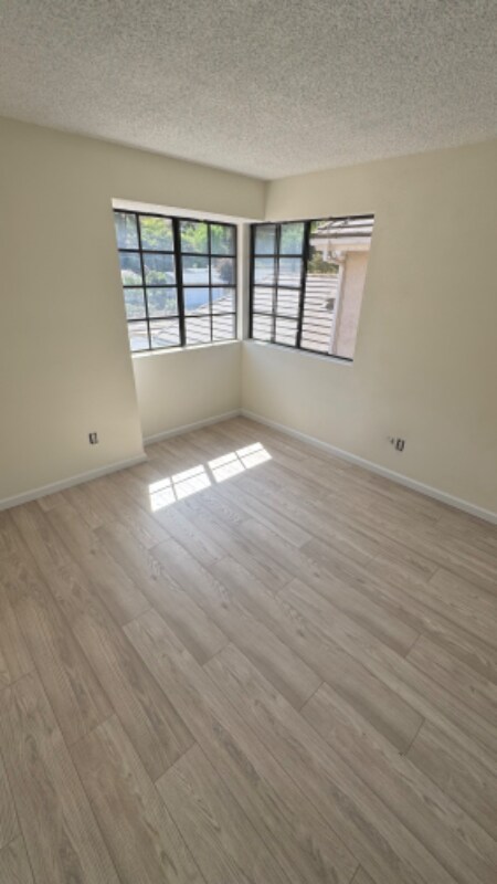 Building Photo - 5813 Serrania Ave