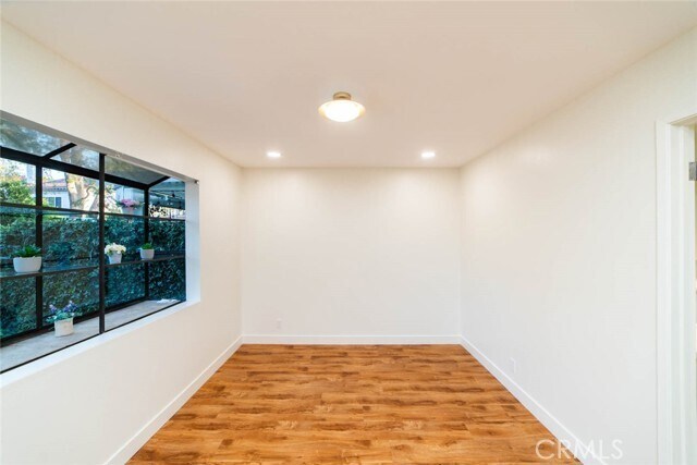 Building Photo - 10 Oak Tree Ln