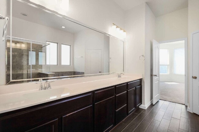 Building Photo - "Charming 3-Bedroom Oasis with 2 Baths in ...