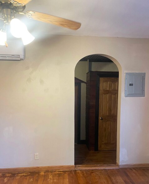 Building Photo - 619 E Stanford St