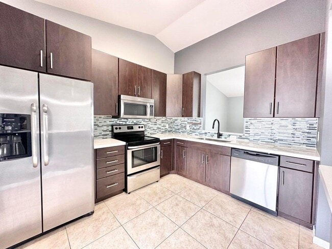 Building Photo - 104 Lakewood Dr