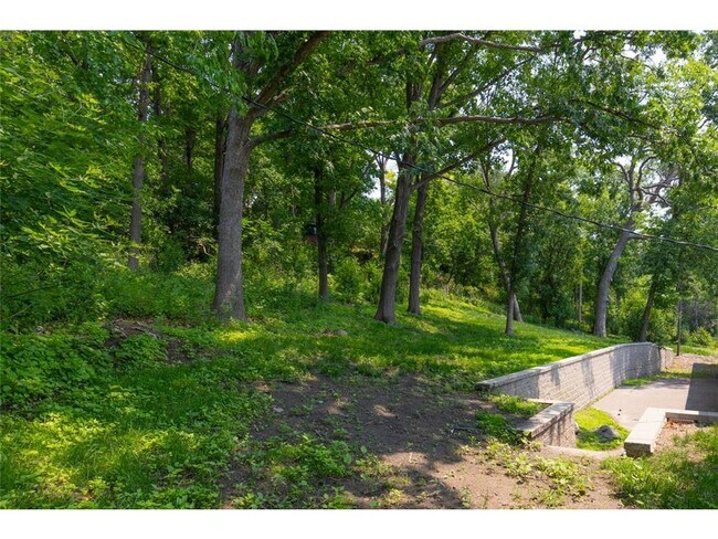 Building Photo - 1345 Fairlawn Way