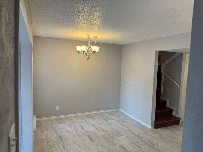 Building Photo - 312 Valley Park Dr
