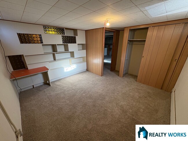 Building Photo - Large 3 bedroom, 2 Bath home available now!