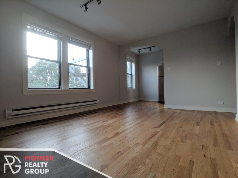 Building Photo - 2423 N Kedzie Blvd