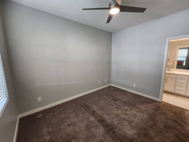 Building Photo - 3 Bedroom Townhome in the Fincher Fields C...