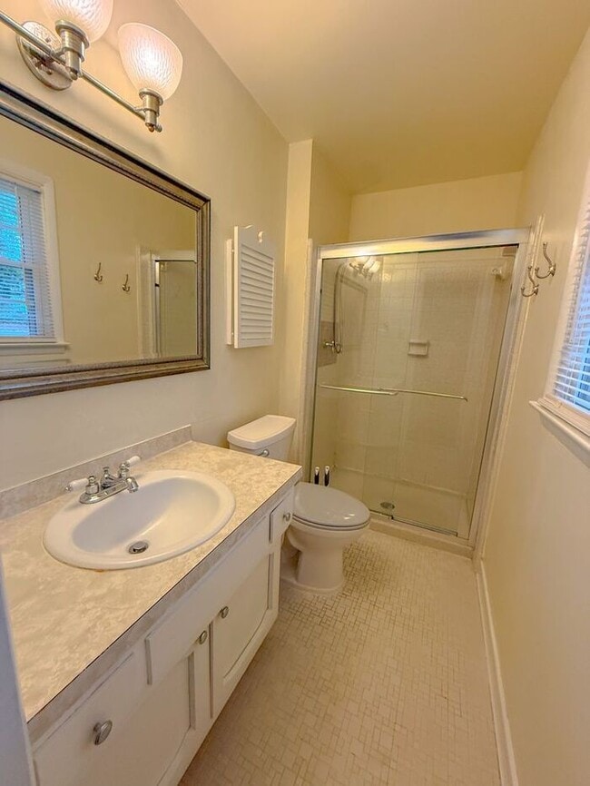 Building Photo - Spacious Ranch Home on Large Corner Lot Near North Hills