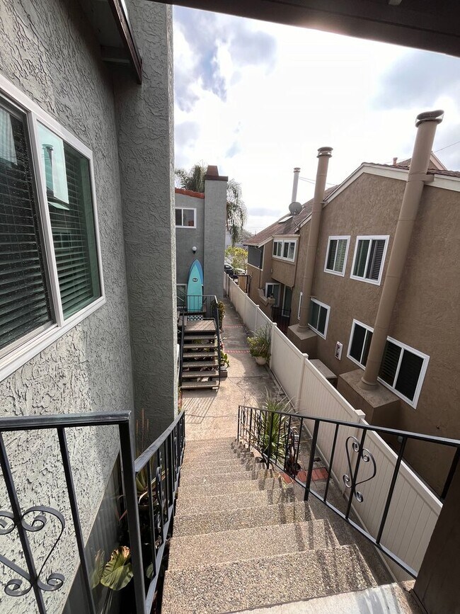 Building Photo - M76 - Rego