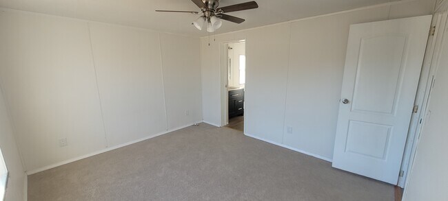 Building Photo - 120 Linda Sue Ln