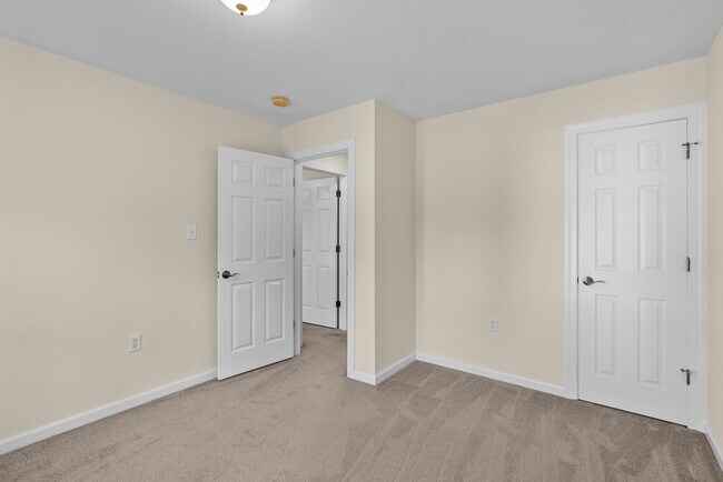 Building Photo - Spacious Condo in Norfolk