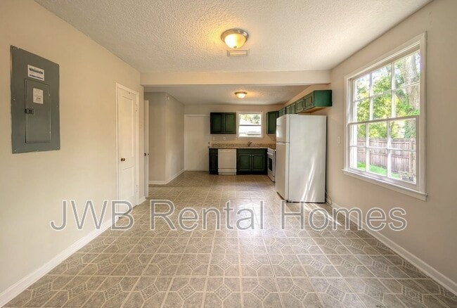 Building Photo - 3535 Rosselle St