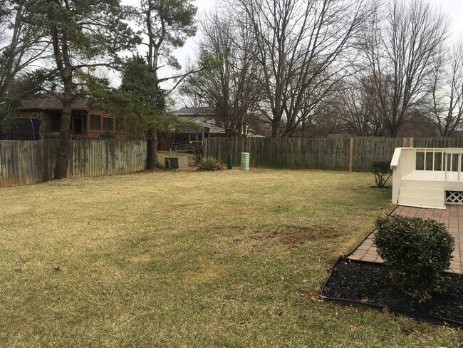 Building Photo - Beautifully Renovated 3 Bedroom 2 Bath Hou...
