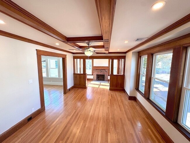 Building Photo - 14 White St