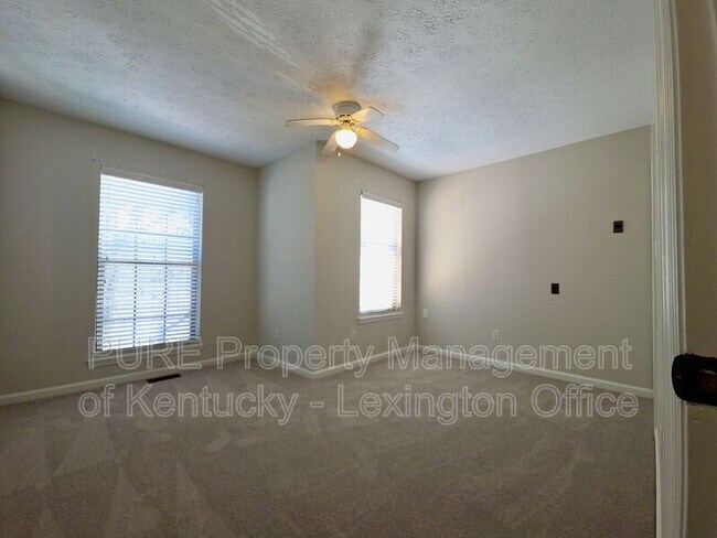 Building Photo - 1430 Vintage Cir