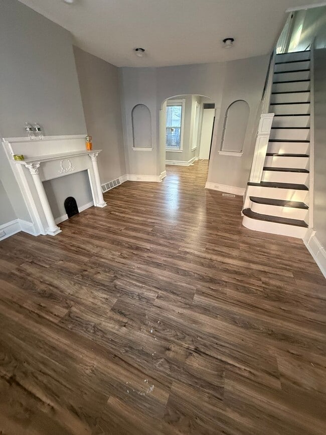 Building Photo - Cozy 3BR Home with 1 Bath – Fully Equipped Kitchen