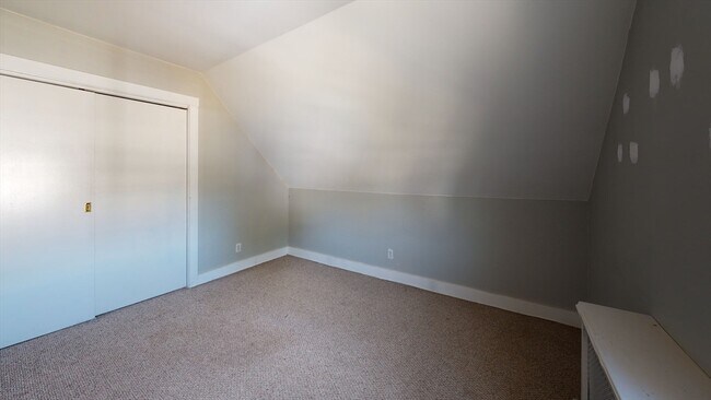 Building Photo - 47 Fairbanks St