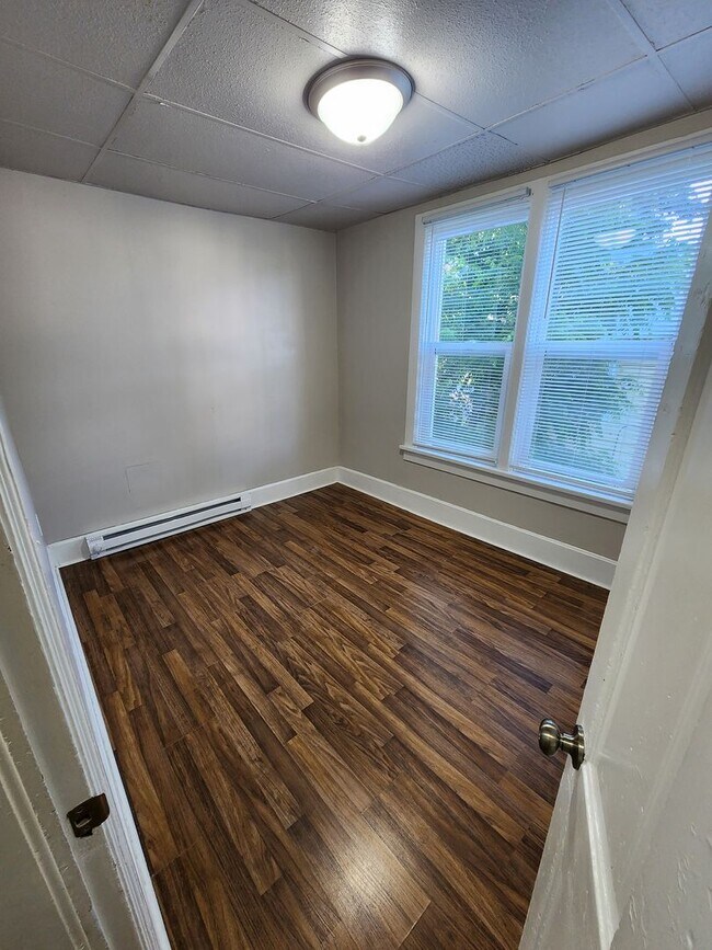 Building Photo - Birch St Duplex