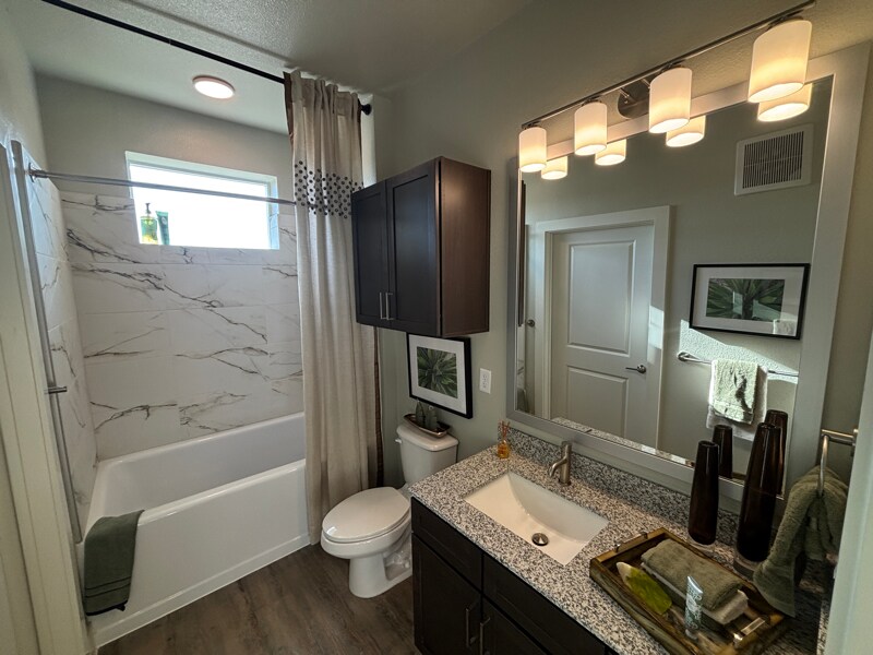 Building Photo - 425 El Rio St