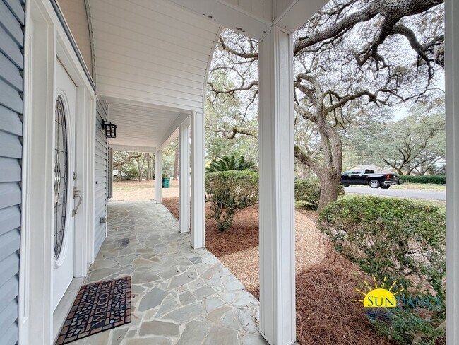 Building Photo - 3 Bedroom Home in sought-after Poquito Bayou with Boat Ramp Access!