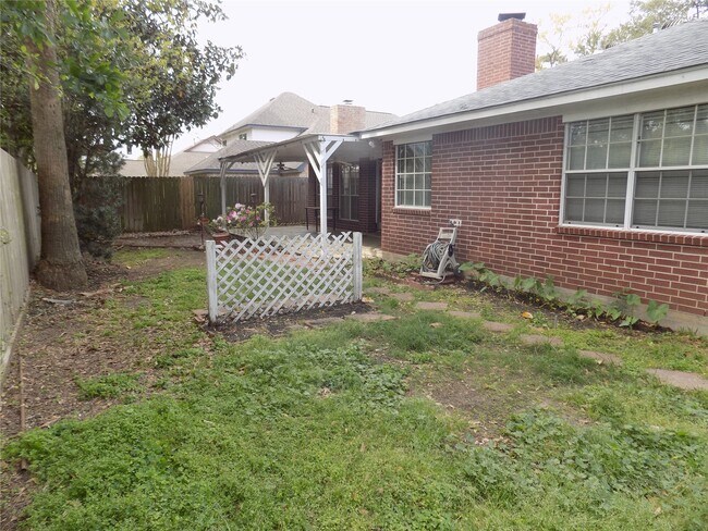 Building Photo - 22623 River Birch Dr