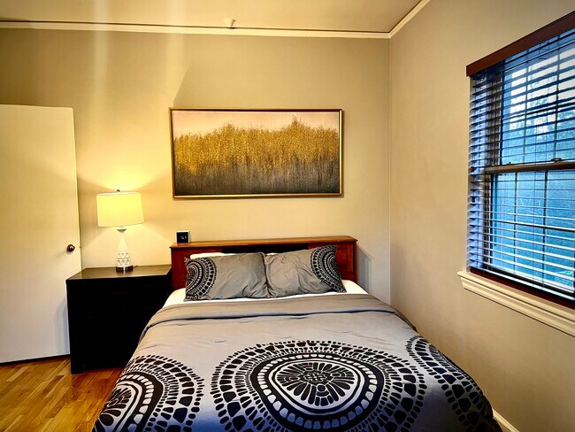 Building Photo - 430 Lindbergh Dr NE