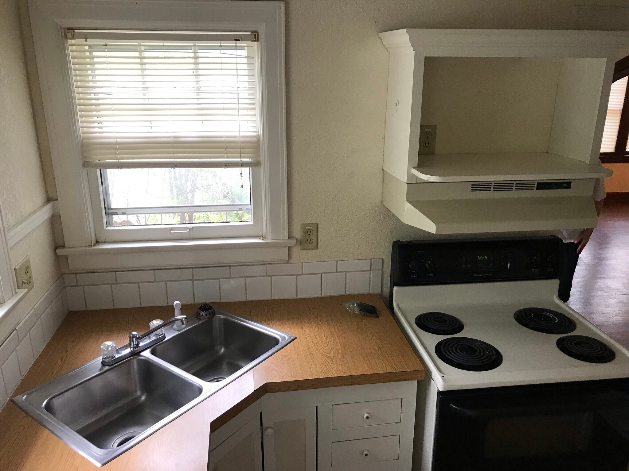 Building Photo - 3626 East 1st Street North