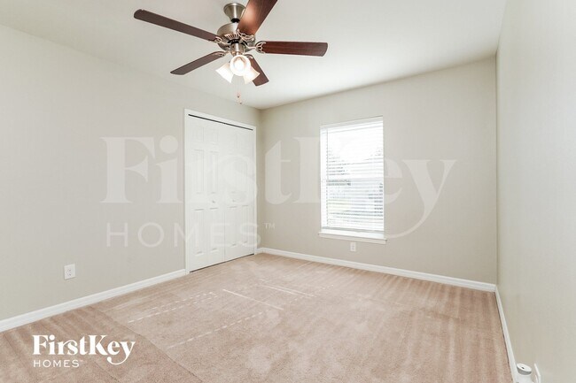 Building Photo - 23 NW 27th Ln