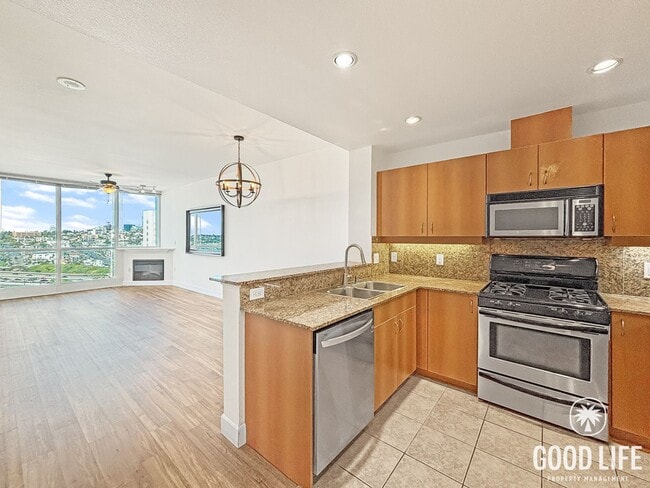 Building Photo - Beautiful 1BD/1BA Condo in Little Italy W/ A/C, W/D, Private Balcony with City Views, Community G...