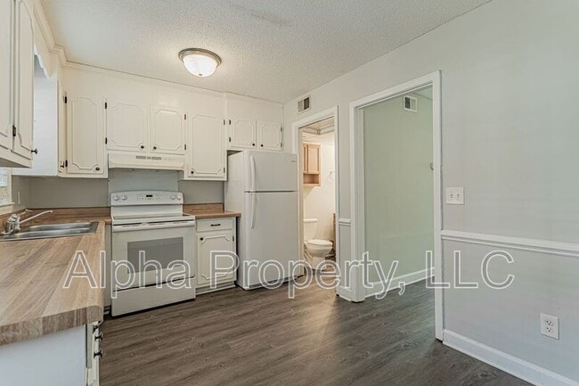 Building Photo - 501 Edwards Rd