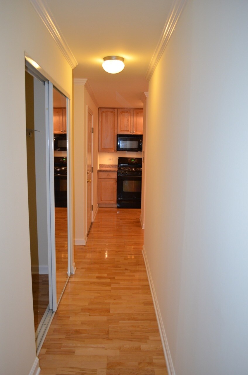 Building Photo - 2407 North Kennicott Drive