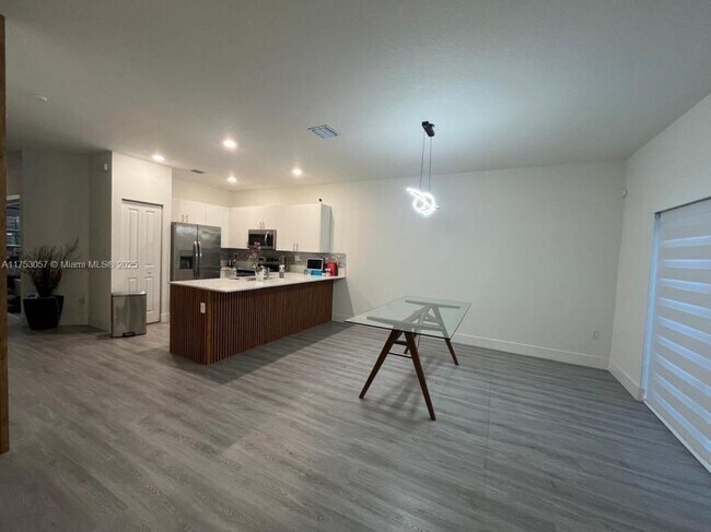 Building Photo - 4 bedroom in Miami Gardens FL 33169