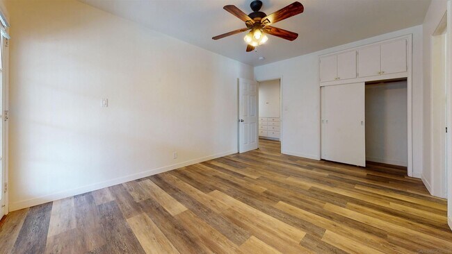 Building Photo - HUGE 8BD/4BA House on Mary Lane Dr!! POOL!...