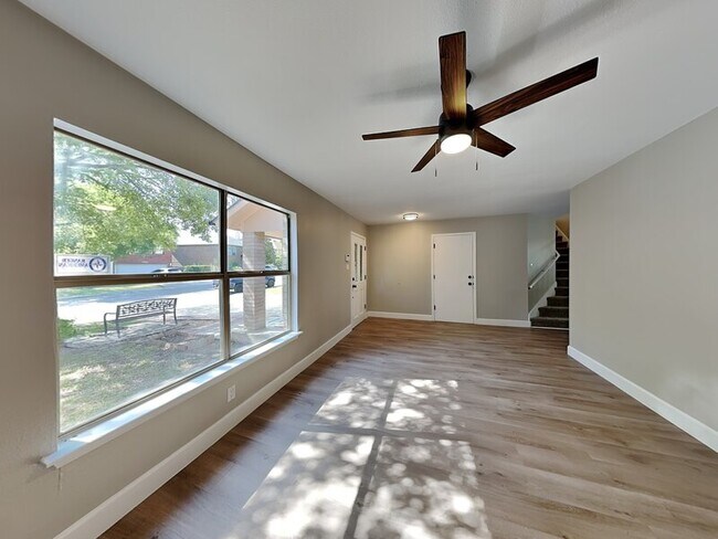 Building Photo - 8011 Manderly Pl