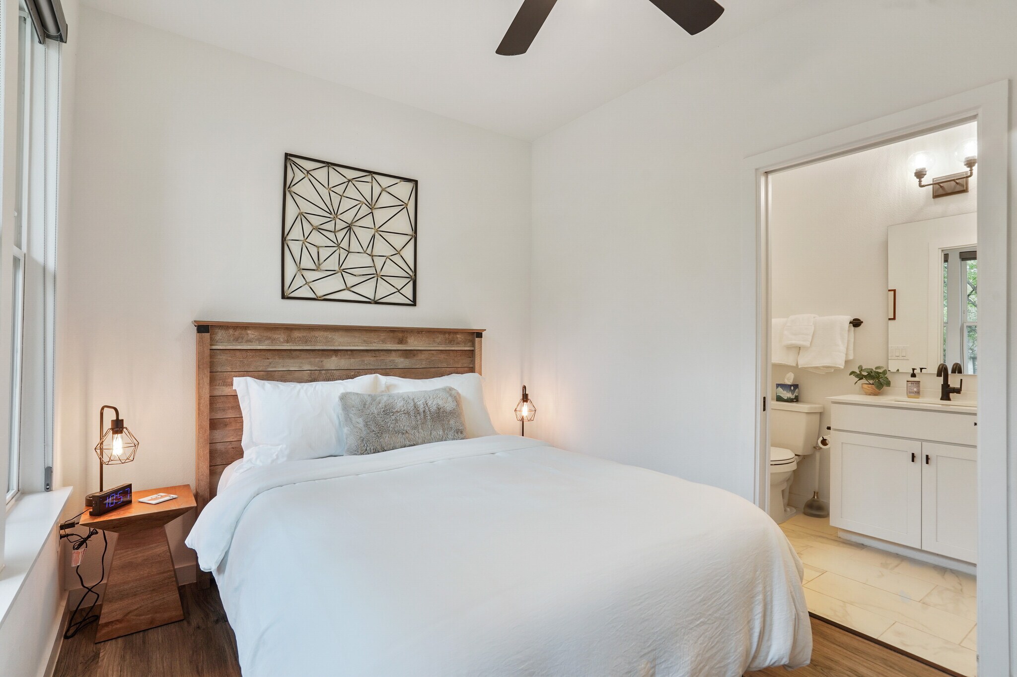 Building Photo - 3809 Valley View Rd