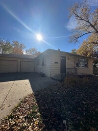 Building Photo - 1112 E Memorial Dr