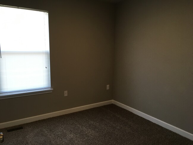 Building Photo - 3 Bed Townhome in Grain Valley