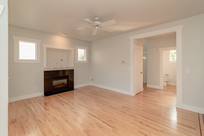 Building Photo - 2073 Palisade Blvd