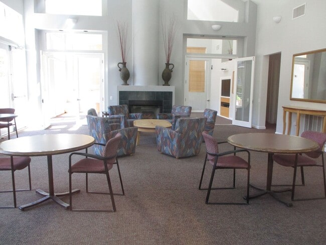 Building Photo - Stunning 2-Bed, 2-Bath