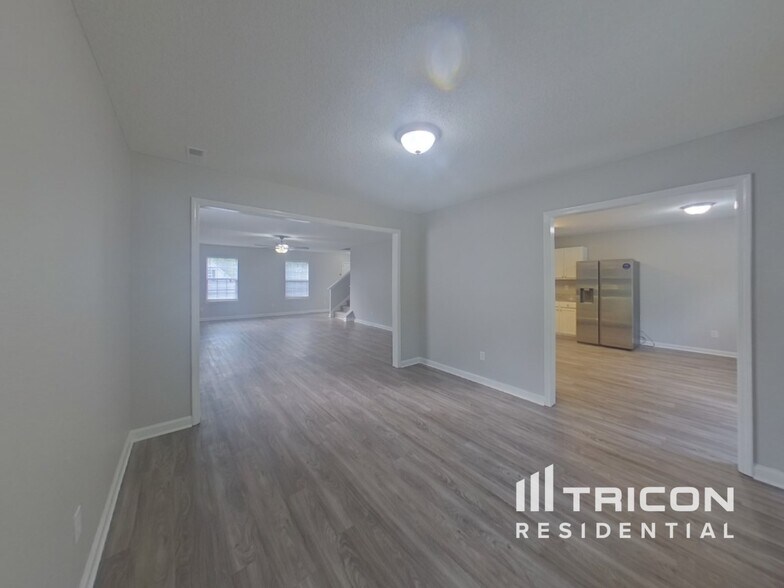 Building Photo - 1005 Aderley Oak Dr