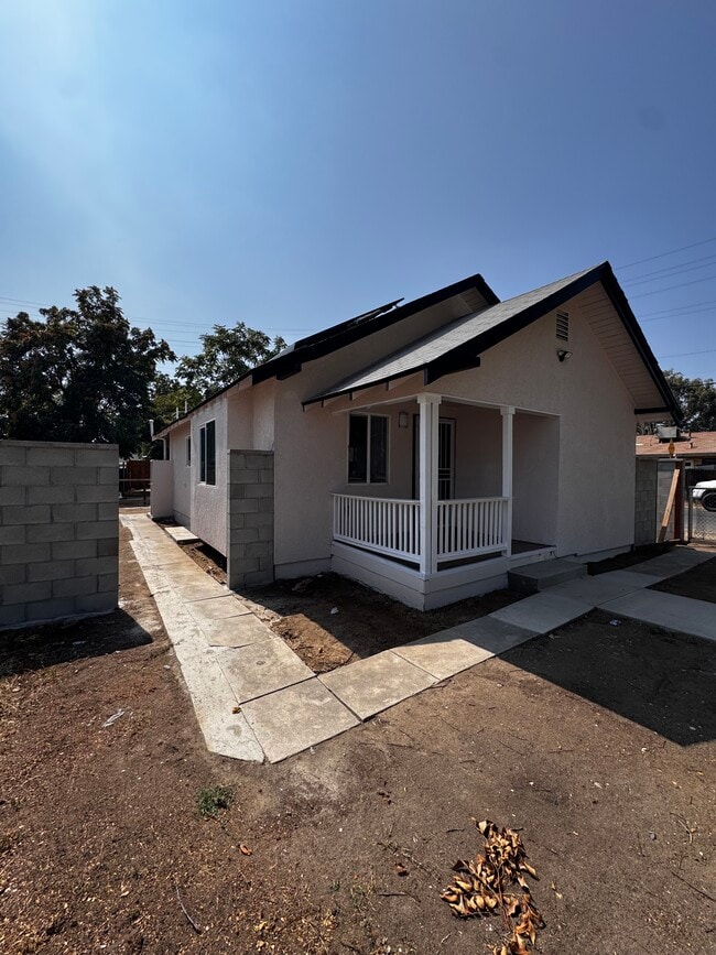 Building Photo - 127 Lincoln Ave