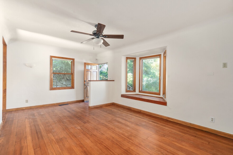 Building Photo - 3705 Fredonia Dr