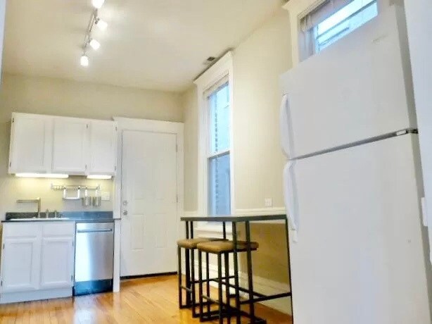 Building Photo - 1535 N Bosworth Ave